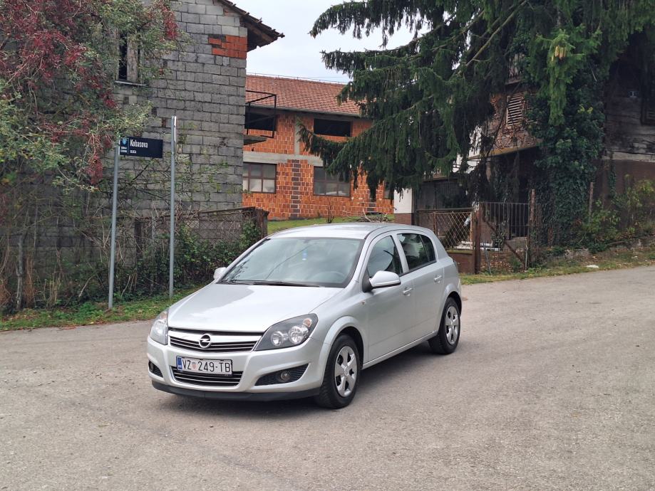 Opel Astra 1,6 16V 2011god 140tkm, fotografija 4