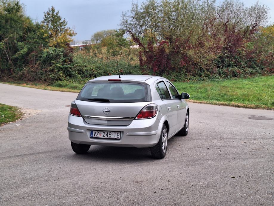 Opel Astra 1,6 16V 2011god 140tkm, fotografija 5
