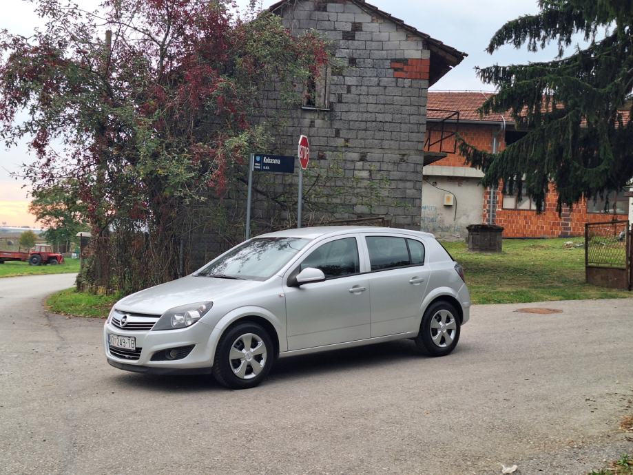 Opel Astra 1,6 16V 2011god 140tkm, fotografija 2