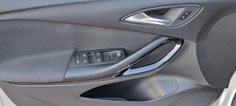 Opel Astra 1.6 CDTI Active, fotografija 10