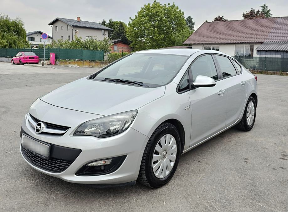 Opel Astra 1,6 cdti... HR AUTO, NIJE UVOZ