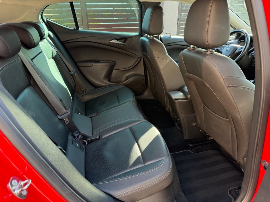 Opel Astra 1.6 CDTI Innovation – LED MATRIX / KOŽA / KAMERA, fotografija 11
