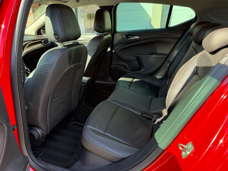 Opel Astra 1.6 CDTI Innovation – LED MATRIX / KOŽA / KAMERA, fotografija 12