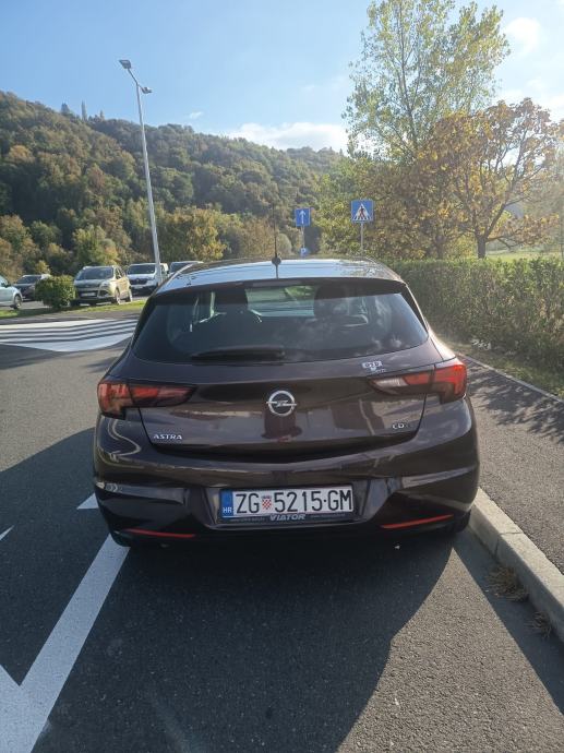 Opel Astra 1.6 CDTI u odličnom stanju!, fotografija 9