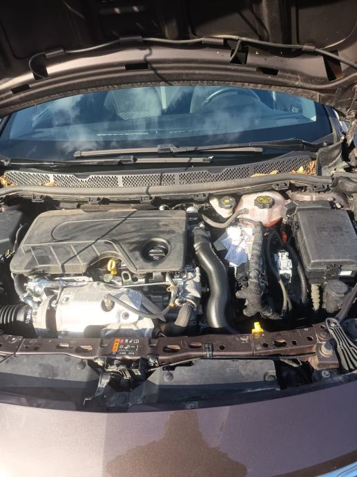 Opel Astra 1.6 CDTI u odličnom stanju!, fotografija 12