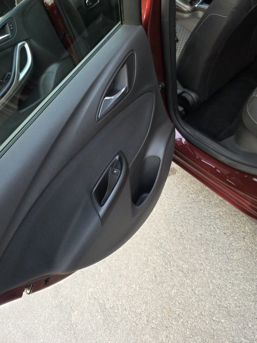 Opel Astra 1.6 CDTI, fotografija 12