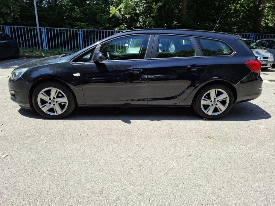 Opel Astra J 1,6 CDTI, fotografija 2