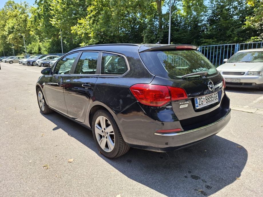 Opel Astra J 1,6 CDTI, fotografija 3