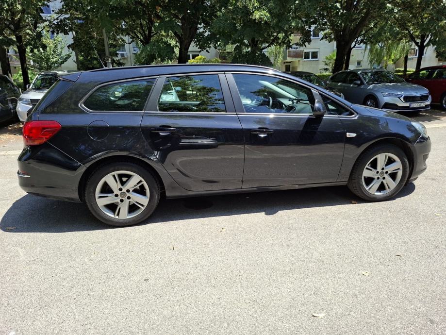 Opel Astra J 1,6 CDTI, fotografija 4