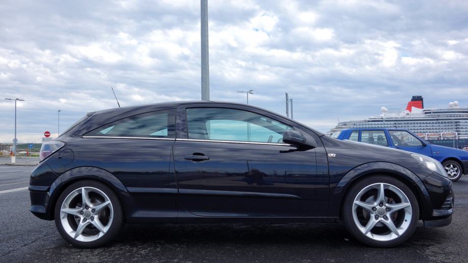 Opel astra gtc 2008