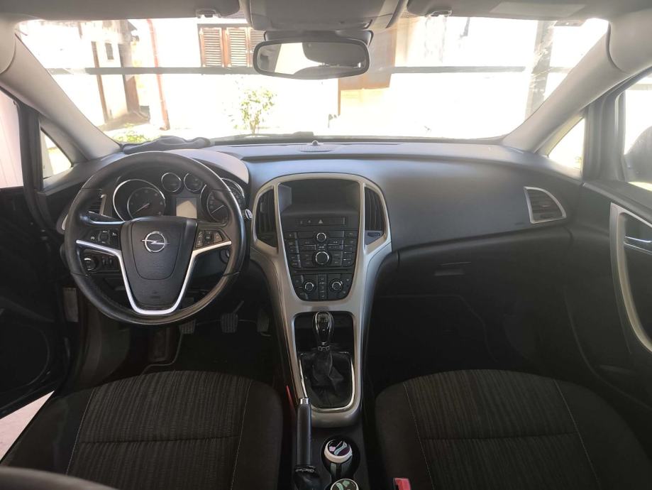 Opel Astra J 1,7 CDTI Classic, pogled izvana - slika 5