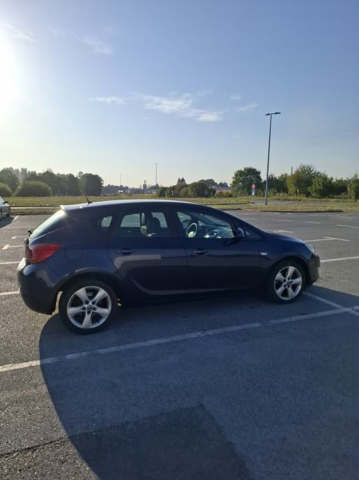 Opel Astra J 1,7 CDTI Classic, pogled izvana - slika 4