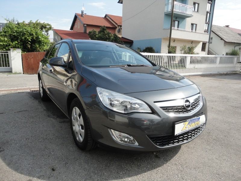 Opel Astra 1,7 CDTI, NAVIGACIJA, PARKIN SENZORI, ITD...