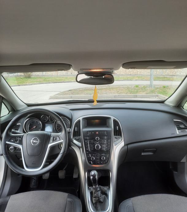 Opel Astra 1,7 CDTI Registriran do 02/2025 g