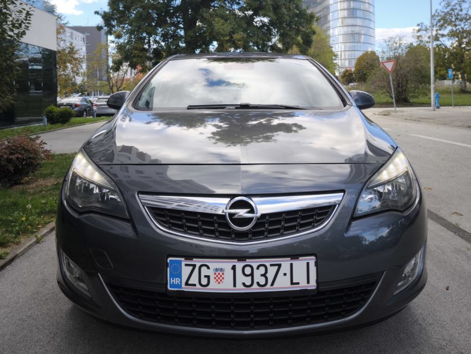 OPEL ASTRA 1,7 CDTI// REGISTRIRAN GODINU DANA//, fotografija 4