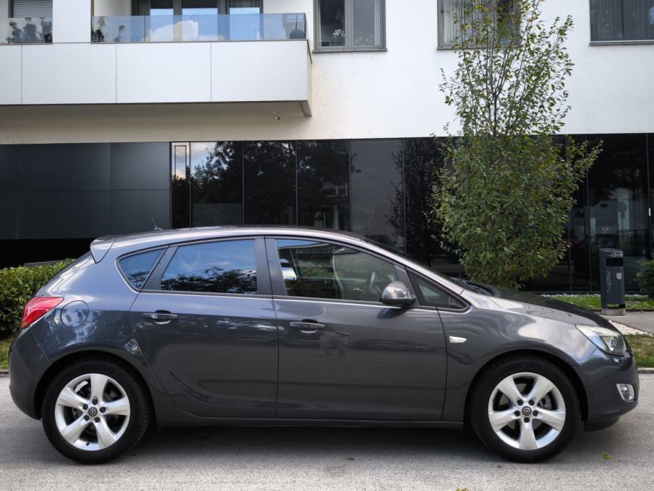 OPEL ASTRA 1,7 CDTI// REGISTRIRAN GODINU DANA//, fotografija 9