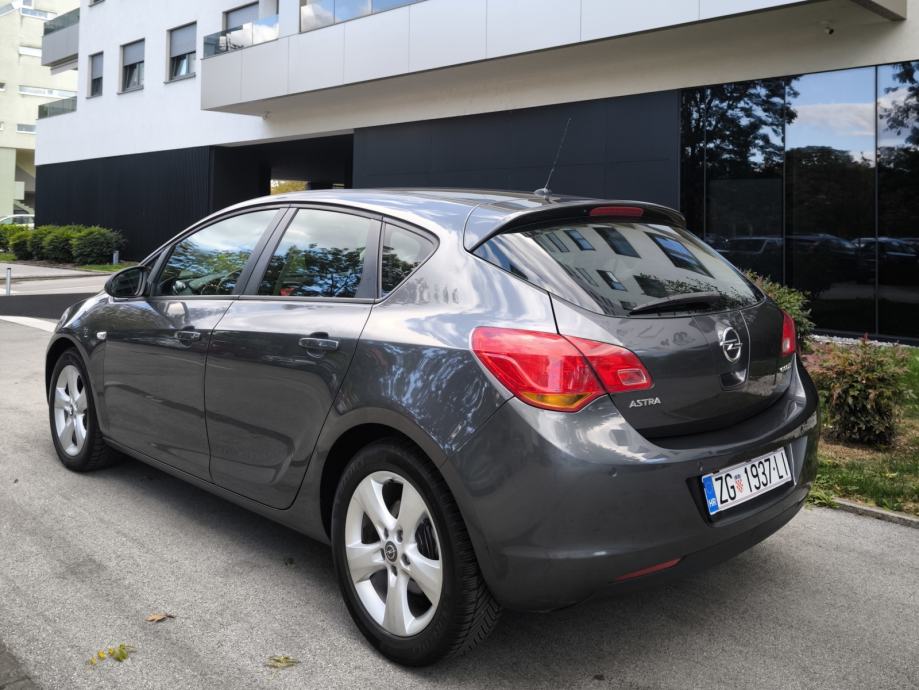 OPEL ASTRA 1,7 CDTI// REGISTRIRAN GODINU DANA//, fotografija 5