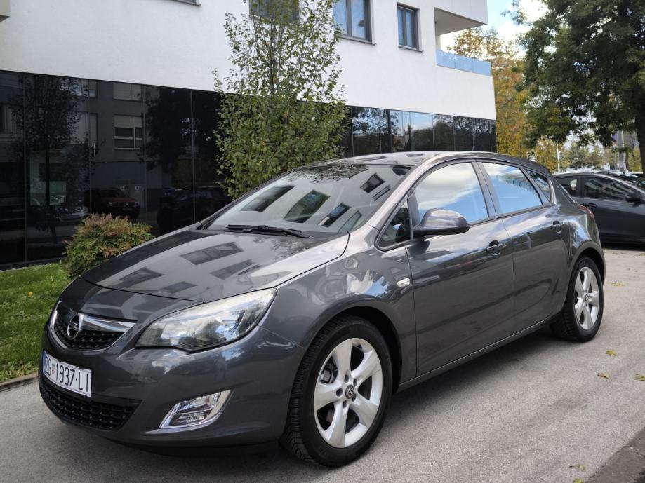 OPEL ASTRA 1,7 CDTI// REGISTRIRAN GODINU DANA//, fotografija 2