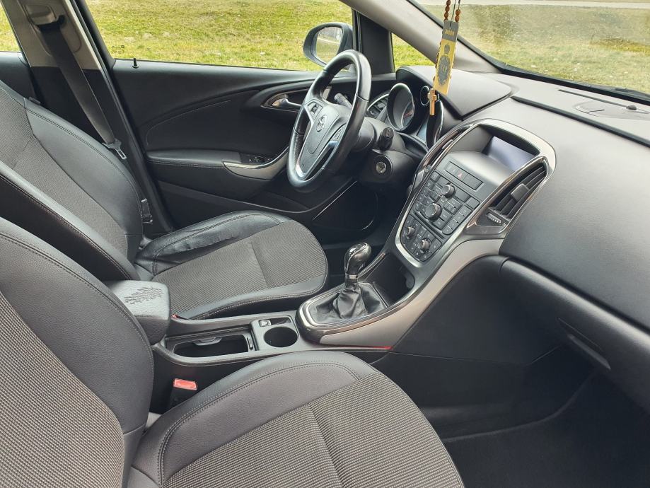 Opel Astra 1,7 CDTI, fotografija 12