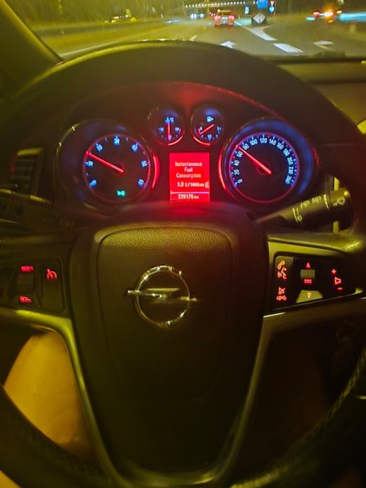 Opel Astra 1,7 CDTI, fotografija 12