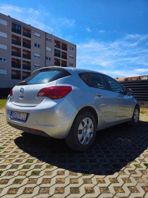 Opel Astra 1,7 CDTI, fotografija 2