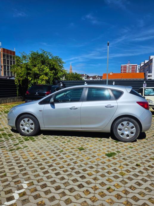 Opel Astra 1,7 CDTI, fotografija 4