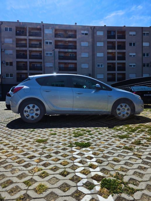 Opel Astra 1,7 CDTI, fotografija 3