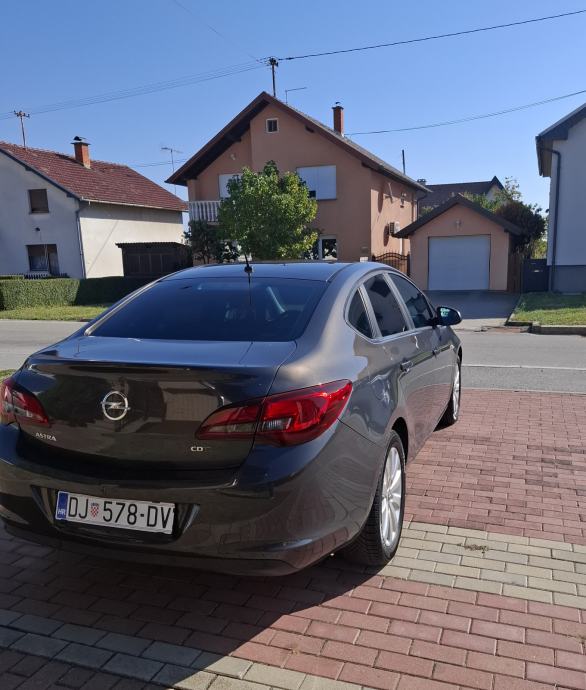 Opel Astra 1,7 CDTI, fotografija 3