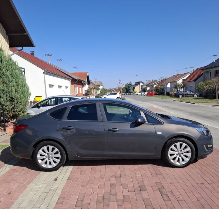 Opel Astra 1,7 CDTI, fotografija 2