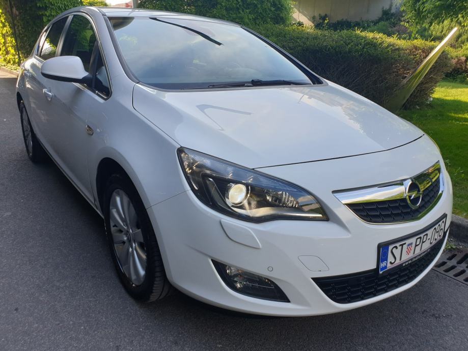 Opel Astra 1,7 CDTI COSMO ☆ REZERVIRANO-S I-DU☆