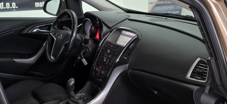 Opel Astra 2,0 CDTI MAKSIMALNO SAČUVAN, fotografija 18