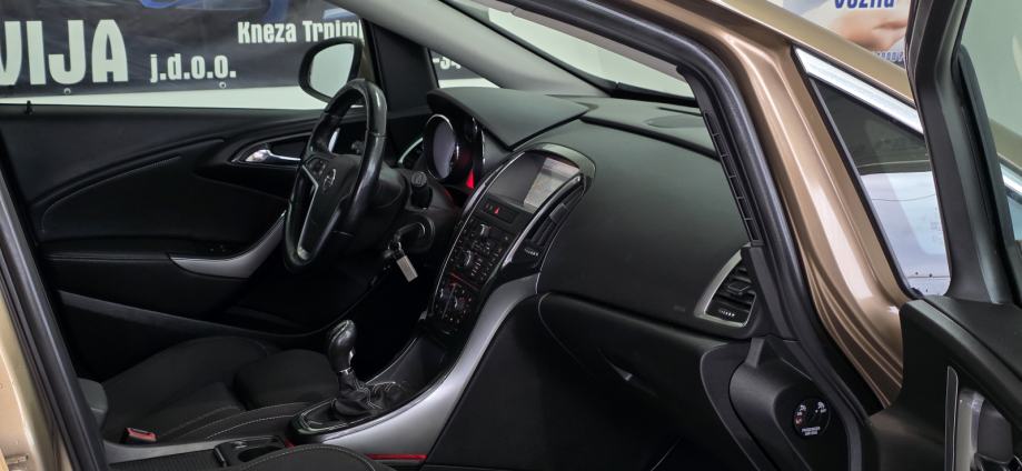 Opel Astra 2,0 CDTI MAKSIMALNO SAČUVAN, fotografija 19