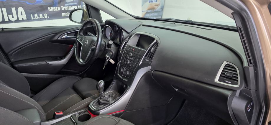 Opel Astra 2,0 CDTI MAKSIMALNO SAČUVAN, fotografija 12