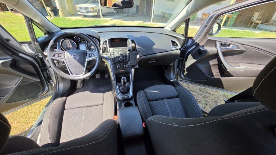 Opel Astra CDTI 1.7, fotografija 13