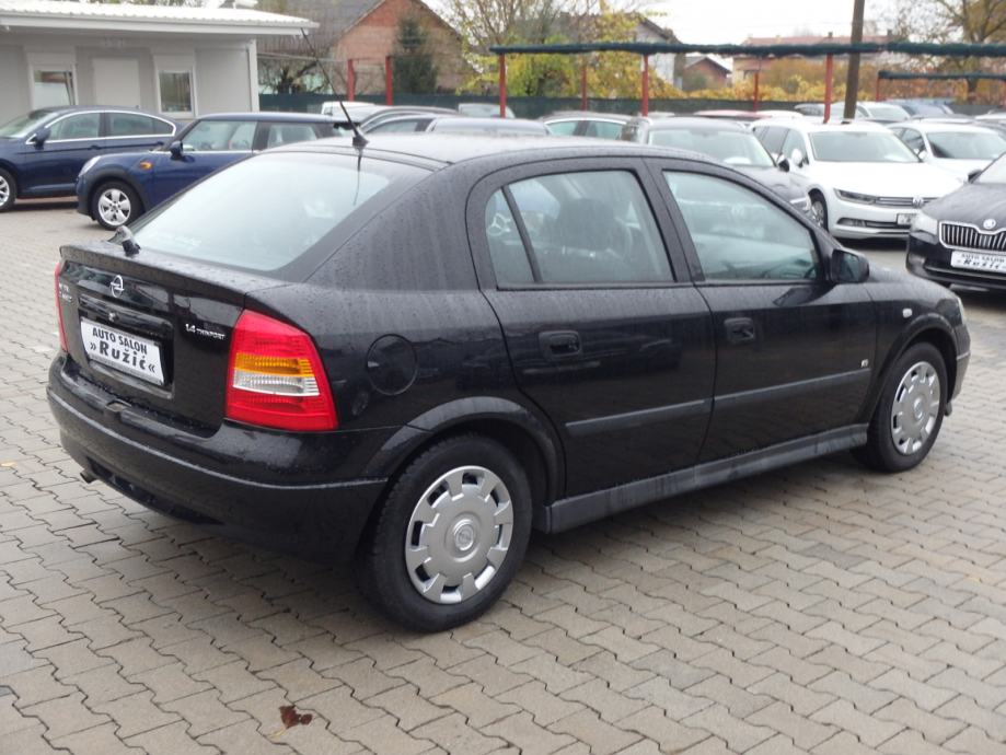 Opel astra aux