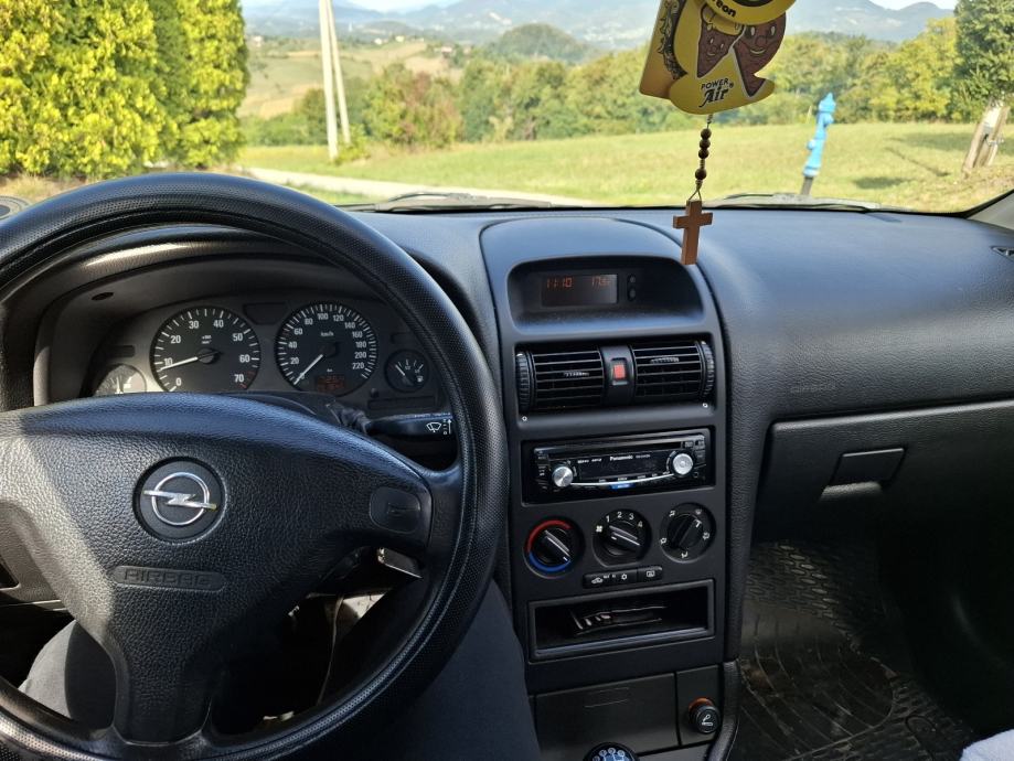 Opel Astra Classic 1.4, fotografija 11