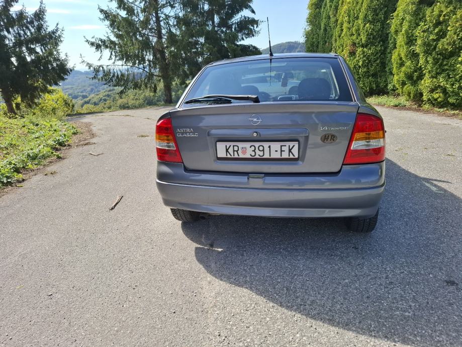 Opel Astra Classic 1.4, fotografija 8