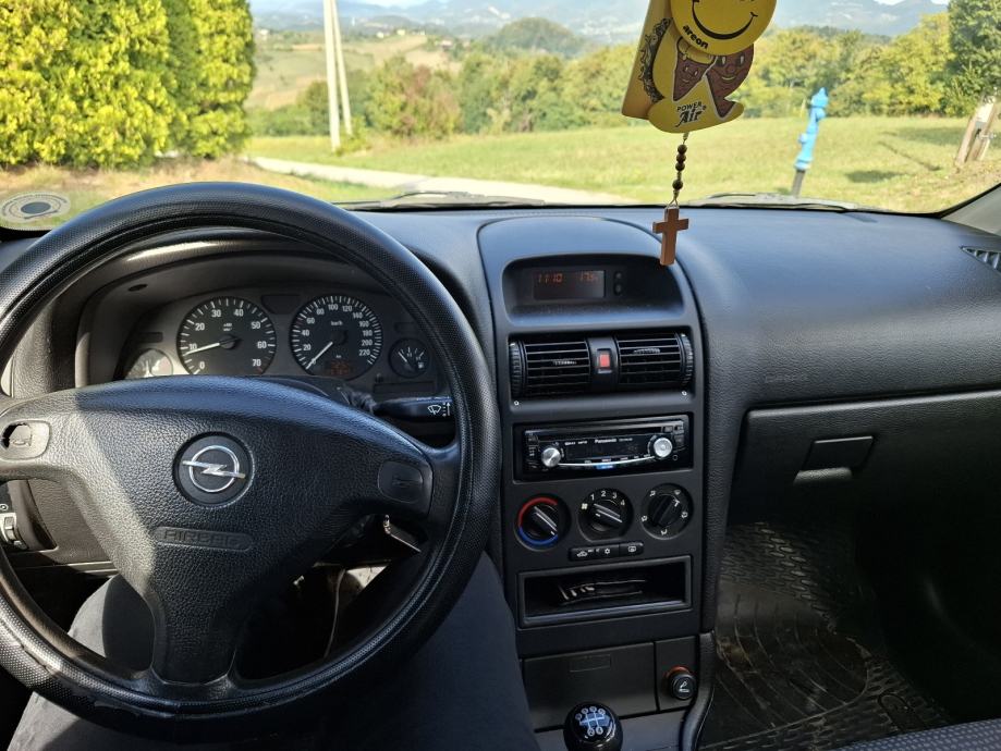 Opel Astra Classic 1.4, fotografija 9
