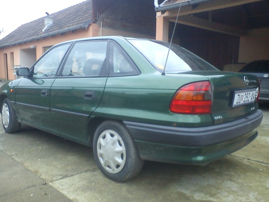 Opel 2000 года