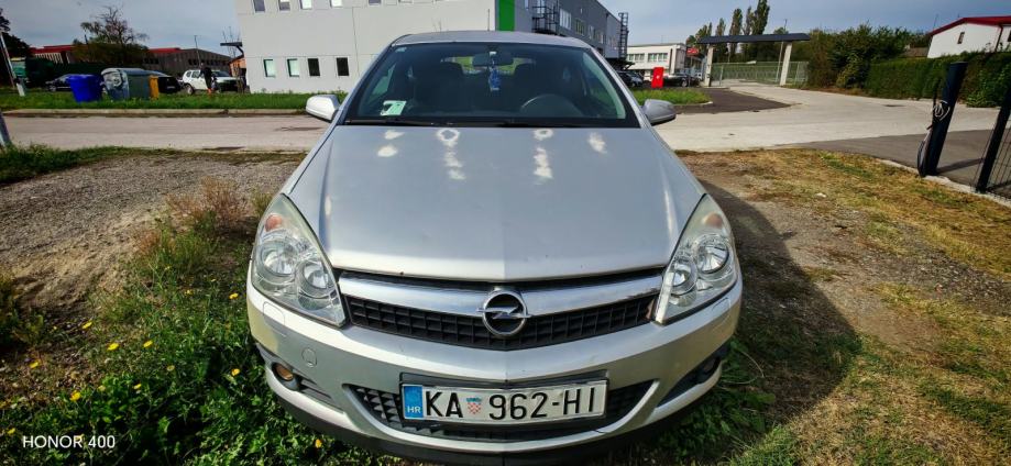 Opel Astra Coupe Gtc, fotografija 2