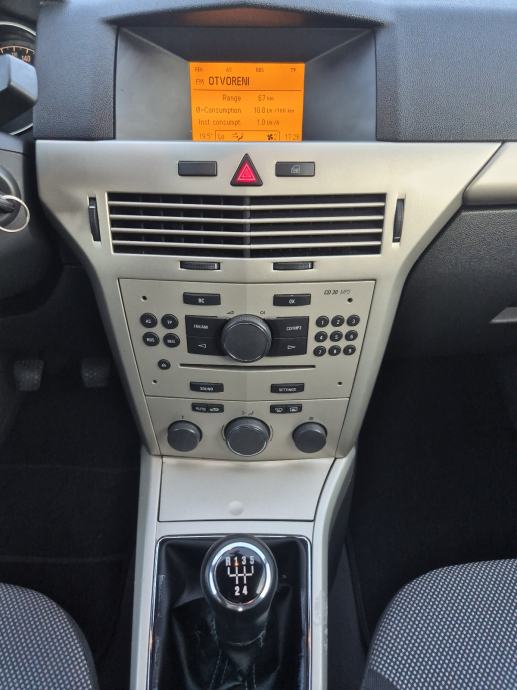 Opel Astra GTC 1.6 16v 2009g REG:03/27 SERVISNA 1-VLASKIK SUPER STANJE, fotografija 15