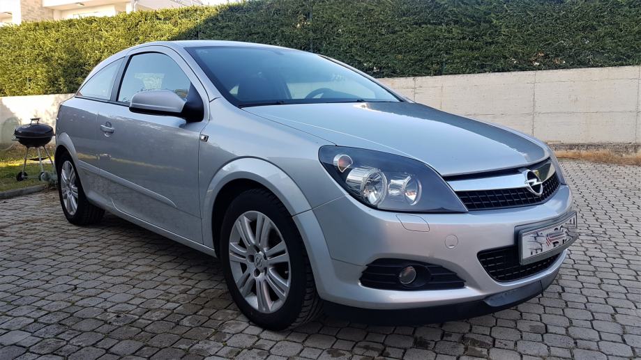Opel astra gtc 2008