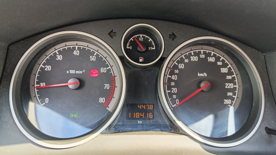 Opel Astra GTC 1,6 85kw 2009g. 1 vlasnik 118000km, fotografija 10