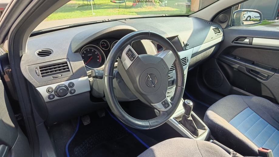 Opel Astra GTC 1,6 85kw 2009g. 1 vlasnik 118000km, fotografija 7