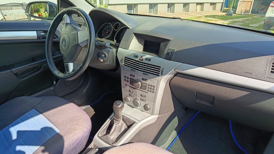 Opel Astra GTC 1,6 85kw 2009g. 1 vlasnik 118000km, fotografija 8