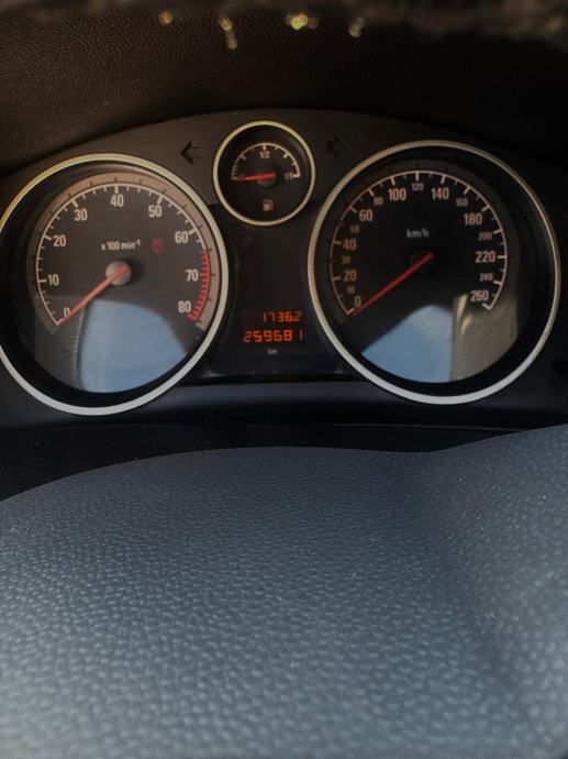 Opel Astra GTC Enjoy 1,6, fotografija 6