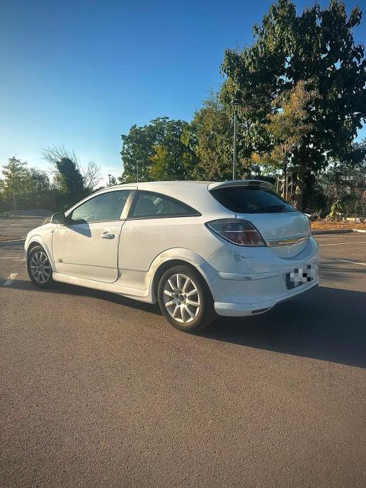 Opel Astra GTC Enjoy 1,6, fotografija 2