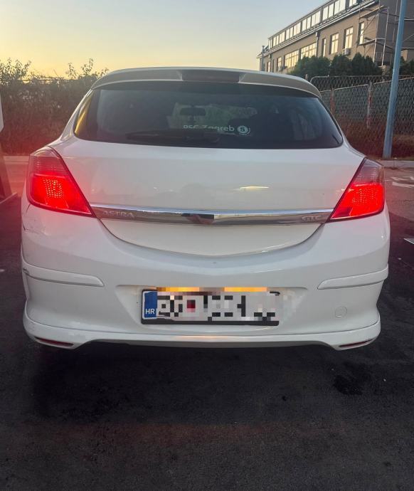 Opel Astra GTC Enjoy 1,6, fotografija 7
