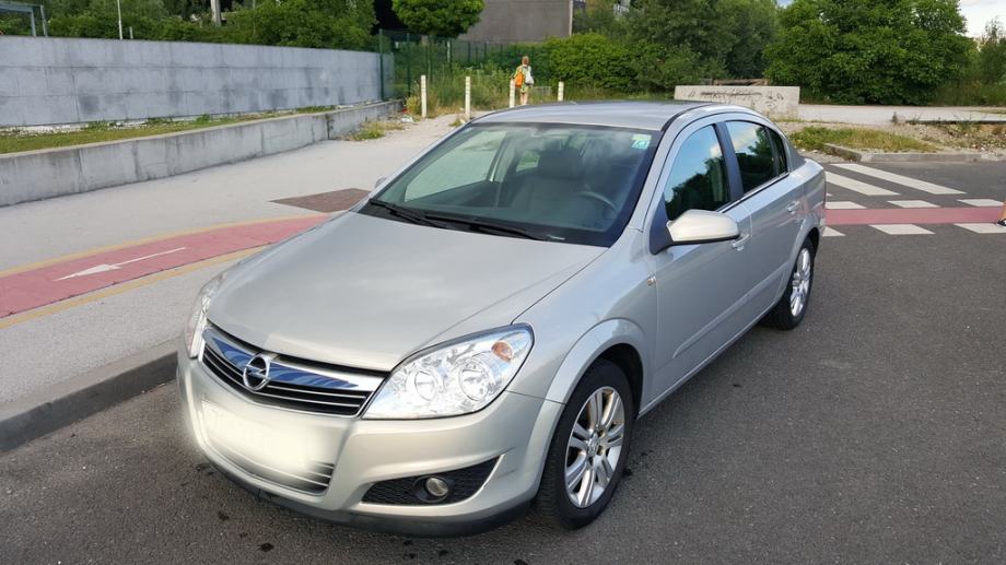 Opel astra h sedan
