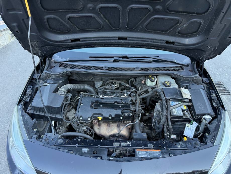 Opel Astra J 1.4, fotografija 10
